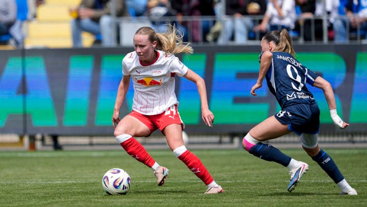 v li Nikoline Hougaard Dudek RBL, 24 , Jill Janssens TSG, 9 , duel, duel, tackle, tackling, dynamics, action, action, 17 05 2026, Sinsheim Hoffenheim Germany , Football, Google Pixel Women Bundesliga, TSG 1899 Hoffenheim RB Leipzig, DFB DFL REGULATIONS PROHIBIT ANY USE OF PHOTOGRAPHS AS IMAGE SEQUENCES AND OR QUASI VIDEO xozx