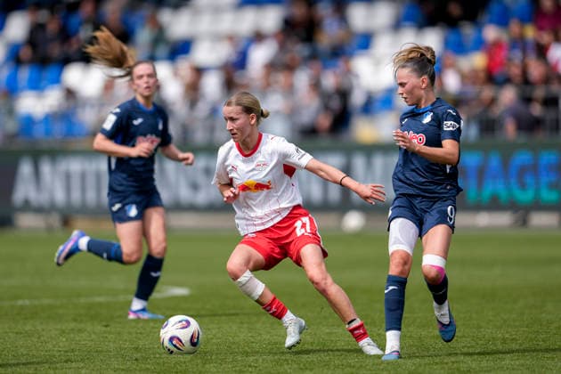 v li Marlene Müller RBL, 27 , Jill Janssens TSG, 9 , duel, duel, tackle, tackling, dynamics, action, action, 17 05 2026, Sinsheim Hoffenheim Germany , Football, Google Pixel Women Bundesliga, TSG 1899 Hoffenheim RB Leipzig, DFB DFL REGULATIONS PROHIBIT ANY USE OF PHOTOGRAPHS AS IMAGE SEQUENCES AND OR QUASI VIDEO xozx
