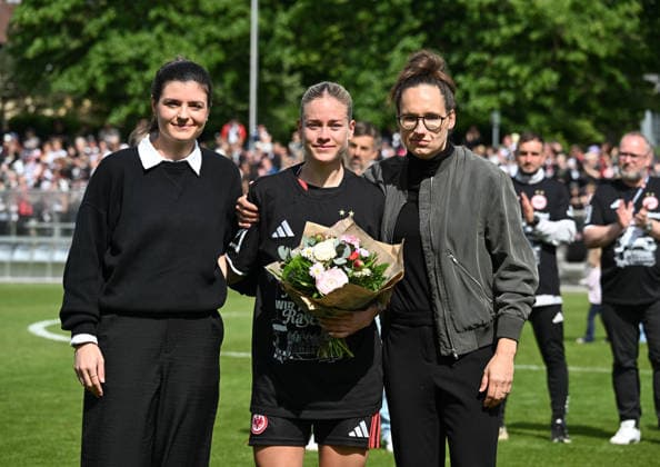 17 05 2026, xsltx, Fußball Google Pixel Frauen Bundesliga, Eintracht Frankfurt 1 FC Union Berlin v l Katharina Kiel Direktorin Frauenfußball Eintracht Frankfurt , Nadine Riesen Eintracht Frankfurt , Babett Peter Sportdirektorin Frauenfußball Eintracht Frankfurt DFL DFB REGULATIONS PROHIBIT ANY USE OF PHOTOGRAPHS as IMAGE SEQUENCES and or QUASI VIDEO