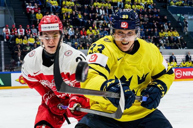 260517 Kasper Larsen of Denmark and Jakob Silfverberg of Sweden during the 2026 IIHF Ice Hockey World Championship match between Denmark and Sweden on May 17, 2026 in Fribourg Photo Jesper Zerman BILDBYRAN kod JZ JZ0716 ishockey ice hockey ishockey vm 2026 vm 2026 iihf world championship danmark denmark sverige sweden bbeng  Copyright: JESPERxZERMAN BB260517JZ088