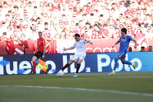 ESP LaLiga EA Sports Sevilla FC v Real Madrid Ruben Vargas Martinez of Sevilla in action during LaLiga EA Sports, between Sevilla FC v Real Madrid played at Ramon Sanchez Pizjuan Stadium, Sevilla on May 17th, 2026 in Spain Sevilla Spain Futbol Copyright: xRafaelxRomanx xAgenciaxLOFx