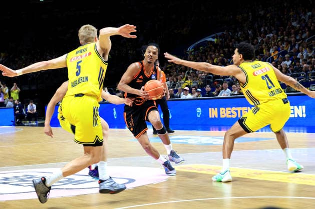DEU, easyCredit BBL, ALBA vs Rasta Vechta, 17 05 2026, Uber Arena, Berlin, DEU, easyCredit BBL, ALBA vs Rasta Vechta, pictured Sam Griesel ALBA Berlin 5 , äa21 , Alonzo Verge jr RASTA Vechta 11 nordphotoxGmbHx xEngler nph00076