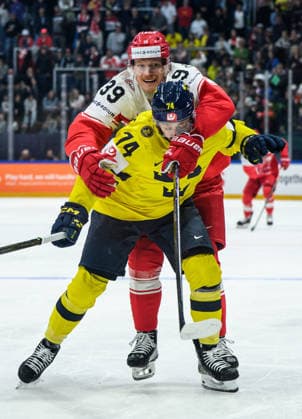 260517 Jacob Schmidt Svejstrup of Denmark and Rasmus Asplund of Sweden during the 2026 IIHF Ice Hockey World Championship match between Denmark and Sweden on May 17, 2026 in Fribourg Photo Jesper Zerman BILDBYRAN kod JZ JZ0716 ishockey ice hockey ishockey vm 2026 vm 2026 iihf world championship denmark sverige sweden bbeng  Copyright: JESPERxZERMAN BB260517JZ092