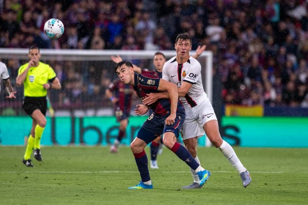 ESP LaLiga EA Sports UD Levante v RCD Mallorca Carlos Espi of Levante challenges for a header with David Lopez of Mallorca during LaLiga EA Sports, between UD Levante v RCD Mallorca played at Ciudad de Valencia Stadium in Valencia on May 17th, 2026 in Spain Spain Valencia Spain Futbol Copyright: xJudithxAmigox xAgenciaxLOFx