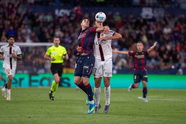 ESP LaLiga EA Sports UD Levante v RCD Mallorca Carlos Espi of Levante challenges for a header with David Lopez of Mallorca during LaLiga EA Sports, between UD Levante v RCD Mallorca played at Ciudad de Valencia Stadium in Valencia on May 17th, 2026 in Spain Spain Valencia Spain Futbol Copyright: xJudithxAmigox xAgenciaxLOFx