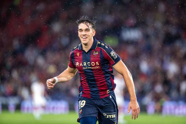 ESP LaLiga EA Sports UD Levante v RCD Mallorca Carlos Espi of Levante scores goal 1 0 and celebrates his first goal in the match against Mallorca during LaLiga EA Sports, between UD Levante v RCD Mallorca played at Ciudad de Valencia Stadium in Valencia on May 17th, 2026 in Spain Valencia Spain Football Copyright: xJudithxAmigox xAgenciaxLOFx