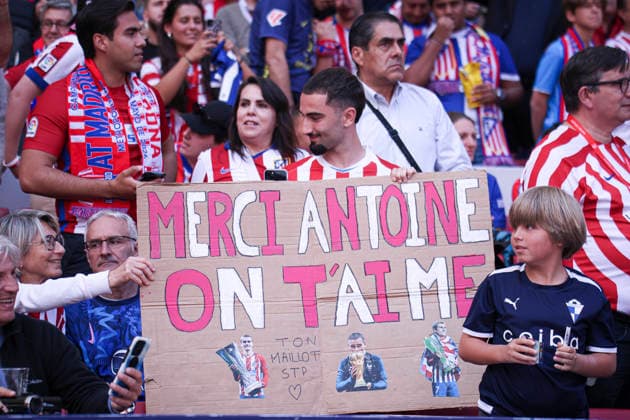 Atletico de Madrid vs Girona, on the 37th matchday of the 2025 26 Spanish First Division May 17, 2026, Madrid, Spain Fans with tifo of Griezmann during the Spanish championship LaLiga football match between Atletico de Madrid and Girona CF on 17 May 2026 at Estadio Santiago Bernabeu in Madrid, Spain Madrid, Spain Madrid Madrid Madrid Spain Copyright: xAlejandroxMatiasx
