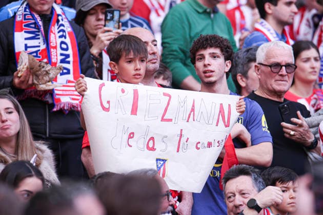 Atletico de Madrid vs Girona, on the 37th matchday of the 2025 26 Spanish First Division May 17, 2026, Madrid, Spain Fans with tifo of Griezmann during the Spanish championship LaLiga football match between Atletico de Madrid and Girona CF on 17 May 2026 at Estadio Santiago Bernabeu in Madrid, Spain Madrid, Spain Madrid Madrid Madrid Spain Copyright: xAlejandroxMatiasx