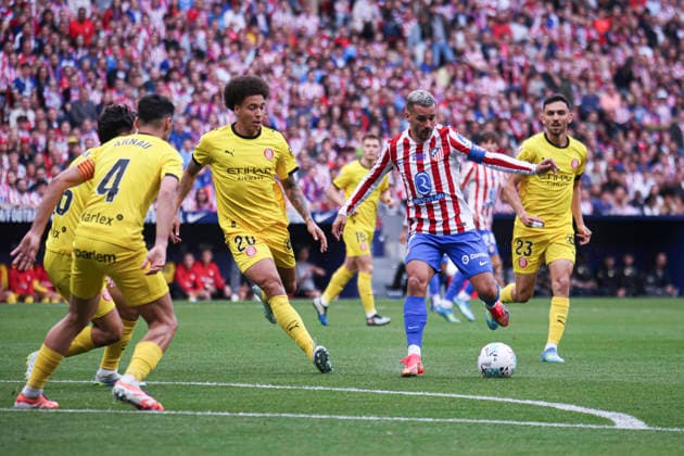 Atletico de Madrid vs Girona, on the 37th matchday of the 2025 26 Spanish First Division May 17, 2026, Madrid, Spain Grieszmann is defended by Arnau Martinez and Witsel during the Spanish championship LaLiga football match between Atletico de Madrid and Girona CF on 17 May 2026 at Estadio Santiago Bernabeu in Madrid, Spain Madrid, Spain Madrid Madrid, Spain Madrid Madrid Spain Copyright: xAlejandroxMatiasx