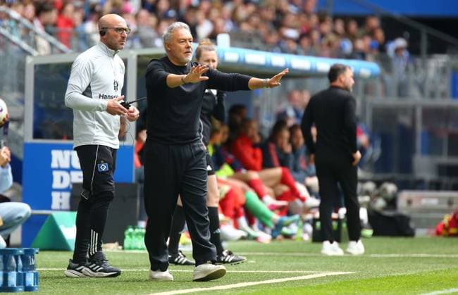 17 05 2026, xcex, GER, Hamburg, Volksparkstadion, Frauenfussball, 1 Bundesliga, DIE LIGA, Google Pixel Frauen Bundesliga, Saison 2025 2026, Spieltag 26, HSV, FCB, Hamburger SV Frauen FC Bayern Muenchen, Trainer Rodolfo Cardoso HSV DFL regulations prohibit any use of photographs as image sequences and or quasi video