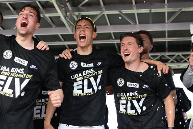 17 05 2026, Football, Men, 2 Bundesliga, Season 2025 2026, SV 07 Elversberg SC Preußen Münster, Luca Schnellbacher SV 07 Elversberg , Frederik Schmahl SV 07 Elversberg , Carlo Sickinger SV 07 Elversberg Elversberg Ursapharm Arena an der Kaiserlinde Saarland Germany DEU Copyright: xSebastianxBachx