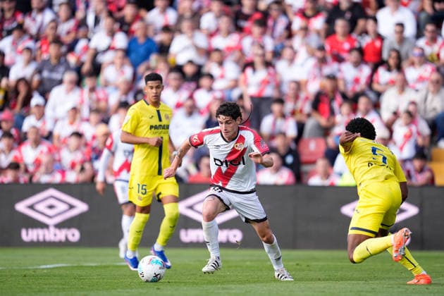 May 17, 2026, Madrid, Madrid, Spain: Sergio Camello of Rayo Vallecano in action during the Spanish League, LaLiga EA Sports, football match played between Rayo Vallecano and Villarreal CF at Estadio de Vallecas on May 17, 2026, in Madrid, Spain. Madrid Spain - ZUMAa181 20260517_zaa_a181_167 Copyright: xDennisxAgyemanx