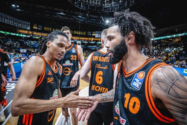 Basketball Berlin 17 05 2026 Season 2025 2026 EasyCredit BBL 1 Bundesliga Men, Men Playoffs Quarterfinals Game 1 Alba Berlin RASTA Vechta Alonzo Verge Vechta, No 11 Tevin Brown Vechta, No 10 Jubel