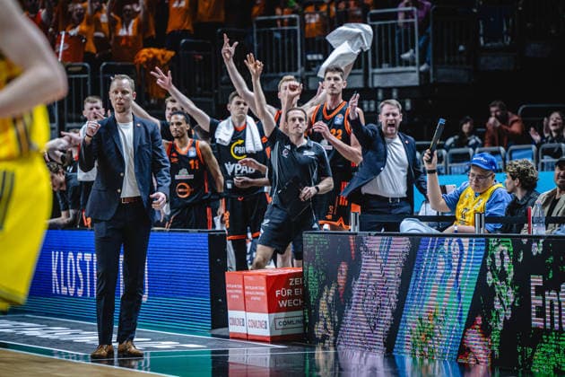 Basketball Berlin 17 05 2026 Season 2025 2026 EasyCredit BBL 1 Bundesliga Men, Men Playoffs Quarterfinals Game 1 Alba Berlin RASTA Vechta Jubel vechta Christian Held Vechta, Coach