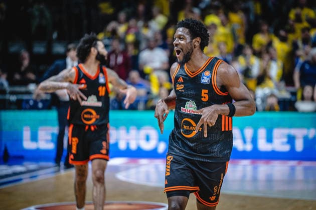 Basketball Berlin 17 05 2026 Season 2025 2026 EasyCredit BBL 1 Bundesliga Men, Men Playoffs Quarterfinals Game 1 Alba Berlin RASTA Vechta Cheers TJ Bamba Vechta, No 05