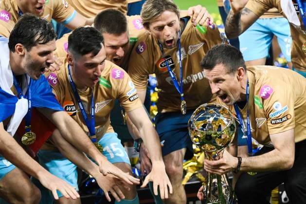 Russia Soccer Premier-League Rostov - Zenit 9167788 17.05.2026 Zenit s head coach Sergei Semak lifts the thophy to celebrate with teammates their 2025 2026 Russian Premier-League championship after winning the soccer match against Rostov Rostov-on-Don, in Rostov-on-Don, Russia. Vladimir Astapkovich Sputnik Rostov-on-Don Russia  Copyright: xVladimirxAstapkovichx