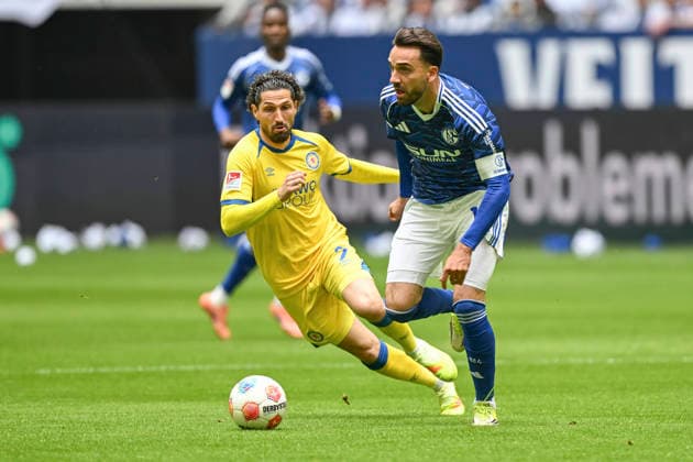 from left in duel Fabio Kaufmann Braunschweig 7 Kenan Karaman Schalke 19 17 05 2026 ¢ Football ¢ FC Schalke 04 vs Eintracht Braunschweig, Veltins Arena, Gelsenkirchen, DFB DFL REGULATIONS PROHIBIT ANY USE OF PHOTOGRAPHS AS IMAGE SEQUENCES AND OR QUASI VIDEO Copyright: xpepphotox xSaschaxWeizx pep00321, pep_20260517_hm_359505