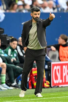 Miron Muslic Schalke gestures gestures gestures 17 05 2026 ¢ Football ¢ FC Schalke 04 vs Eintracht Braunschweig, Veltins Arena, Gelsenkirchen, DFB DFL REGULATIONS PROHIBIT ANY USE OF PHOTOGRAPHS AS IMAGE SEQUENCES AND OR QUASI VIDEO Copyright: xpepphotox xSaschaxWeizx pep00321, pep_20260517_hm_359603