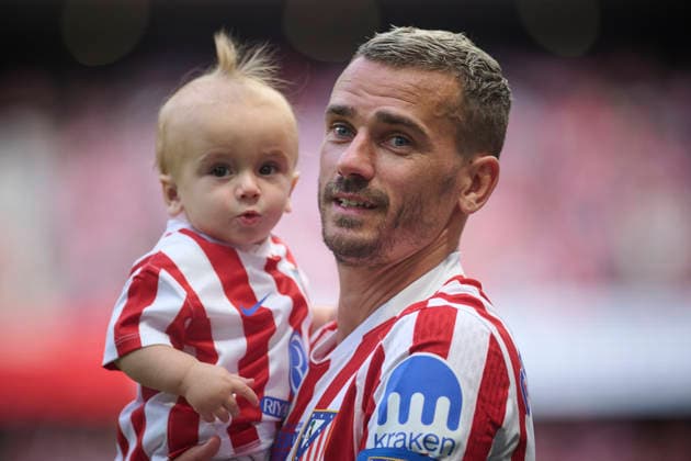 ATLETICO DE MADRID v GIRONA FC. LA LIGA 2025 2026. ROUND 37. Atletico de Madrid™s Antoine Griezmann (r) with his son during La Liga match. May 17 2026. (ALTERPHOTOS Ropero) MadridSpain  Copyright: xRoperox