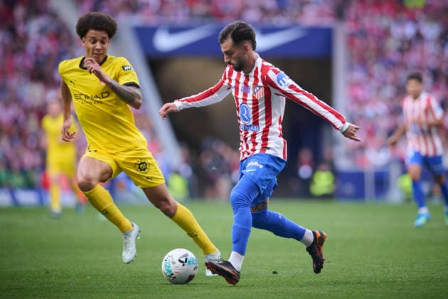 Atletico de Madrid™s Alex Baena (r) and Girona FC™s Axel Witsel during La Liga match. May 17 2026. (20260517021)