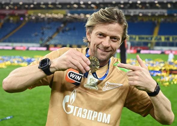 Russia Soccer Premier-League Rostov - Zenit 9167773 17.05.2026 Zenit s coach Anatoliy Tymoshchuk celebrates his team s 2025 2026 Russian Premier-League championship after winning the soccer match against Rostov Rostov-on-Don, in Rostov-on-Don, Russia. Sergey Pivovarov Sputnik Rostov-on-Don Russia  Copyright: xSergeyxPivovarovx