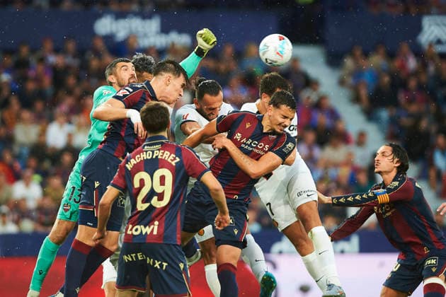 Sport Bilder des Tages Levante and Mallorca players during the LaLiga EA Sports match between Levante UD and RCD Mallorca at Ciudad de Valencia on May 17, 2026 in Valencia, Spain. (Photo by Maria Jose Segovia DeFodi Images) - *** Levante and Mallorca players during the LaLiga EA Sports match between Levante UD and RCD Mallorca at Ciudad de Valencia on May 17, 2026 in Valencia, Spain Photo by Maria Jose Segovia DeFodi Images