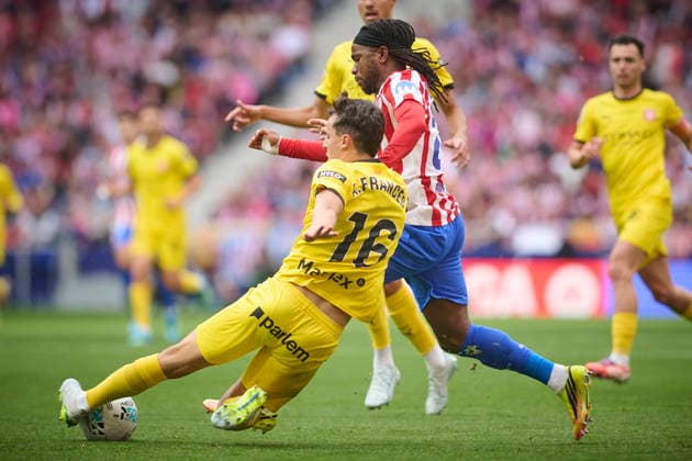 Atletico de Madrid™s Ademola Loookman (r) and Girona FC™s Alejandro Frances during La Liga match. May 17 2026. (20260517009)