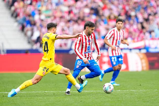 May 17, 2026, Madrid, Madrid, Spain: Alex Baena of Atletico de Madrid and Alex Moreno of Girona FC in action during the Spanish League, LaLiga EA Sports, football match played between Atletico de Madrid and Girona FC at Riyadh Air Metropolitano stadium on May 17, 2026, in Madrid, Spain. Madrid Spain - ZUMAa181 20260517_zaa_a181_215 Copyright: xOscarxJ.xBarrosox