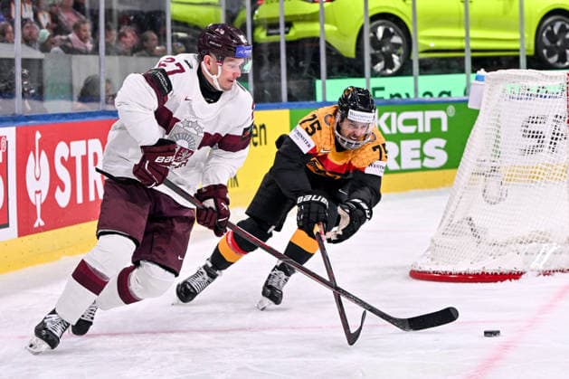 ZURICH, SWITZERLAND MAY 17 Oskars Cibulskis of Latvia and Samuel Dove McFalls of Germany battle for the puck during the 2026 IIHF Ice Hockey World Championship Switzerland game between Germany and Latvia at Swiss Life Arena on May 17, 2026 in Zurich, Zurich Zurich Swiss Life Arena Zurich Switzerland Copyright: xJustPictures.ch AndreaxBrancax jp-en-EuSpIm-JP7_ANB_Ger_Lat_17052026_6742