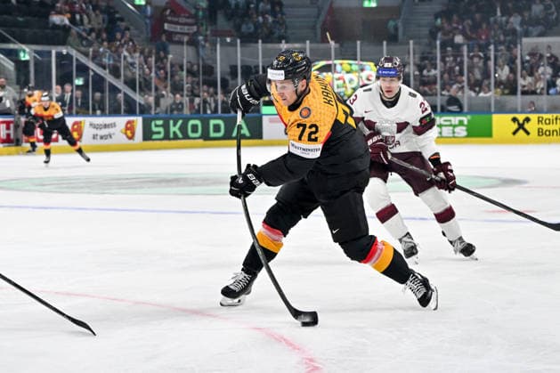 ZURICH, SWITZERLAND MAY 17 Dominik Kahun of Germany shoots the puck during the 2026 IIHF Ice Hockey World Championship Switzerland game between Germany and Latvia at Swiss Life Arena on May 17, 2026 in Zurich, Zurich Zurich Swiss Life Arena Zurich Switzerland Copyright: xJustPictures.ch AndreaxBrancax jp-en-EuSpIm-JP7_ANB_Ger_Lat_17052026_6900
