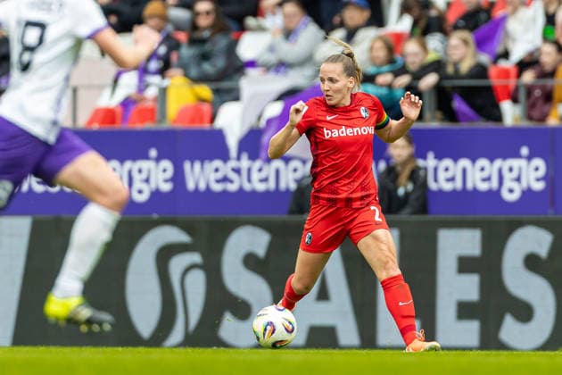 Lisa Karl Sport Club Freiburg in action, on the ball, single action during the Women s Soccer Bundesliga match between SGS Essen and Sport Club Freiburg, Stadion an der Hafenstrasse on May 17, 2026 in Essen, Germany Photo by Mario Hommes DeFodi Images Lisa Karl Sport Club Freiburg controls the ball during the Women s Soccer Bundesliga match between SGS Essen and Sport Club Freiburg at Stadion an der Hafenstrasse on May 17, 2026 in Essen, Germany Photo by Mario Hommes DeFodi Images DFL regulations prohibit any use of photographs as image sequences and or quasi video