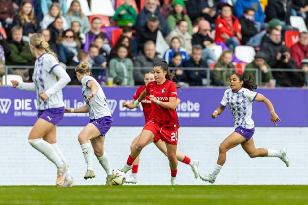 Leela Egli Sport Club Freiburg in action, on the ball, individual action during the Women s Soccer Bundesliga match between SGS Essen and Sport Club Freiburg, Stadion an der Hafenstrasse on May 17, 2026 in Essen, Germany Photo by Mario Hommes DeFodi Images Leela Egli Sport Club Freiburg controls the ball during the Women s Soccer Bundesliga match between SGS Essen and Sport Club Freiburg at Stadion an der Hafenstrasse on May 17, 2026 in Essen, Germany Photo by Mario Hommes DeFodi Images DFL regulations prohibit any use of photographs as image sequences and or quasi video