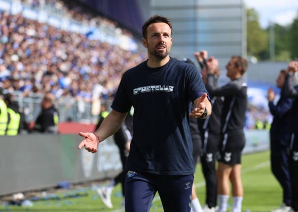 16 05 2026, Soccer 2 Bundesliga, SV Darmstadt 98 SC Paderborn, v l , Coach Ralf Kettemann SC Paderborn gives instructions, gesticulates, gesticulate with arms, gives instructions, gesticulate DFL DFB REGULATIONS PROHIBIT ANY USE OF PHOTOGRAPHS AS IMAGE SEQUENCES AND OR QUASI VIDEO xdcx Copyright: HMBxMedia Claus