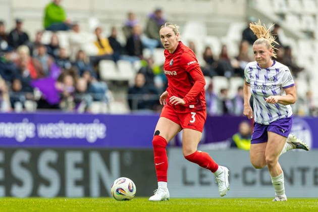 Sophie Nachtigall Sport Club Freiburg in action, on the ball, single action during the Women s Soccer Bundesliga match between SGS Essen and Sport Club Freiburg, Stadion an der Hafenstrasse on May 17, 2026 in Essen, Germany Photo by Mario Hommes DeFodi Images Sophie Nachtigall Sport Club Freiburg controls the ball during the Women s Soccer Bundesliga match between SGS Essen and Sport Club Freiburg at Stadion an der Hafenstrasse on May 17, 2026 in Essen, Germany Photo by Mario Hommes DeFodi Images DFL regulations prohibit any use of photographs as image sequences and or quasi video