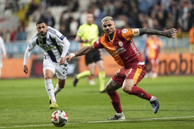 Kasimpasa v Galatasaray - Turkish Super Lig KASIMPASA, TURKIYE - MAY 17: Galatasaray s Mauro Icardi (R) is in action against Kasimpasa s Kamil Ahmet Corekci (L) during the Turkish Super Lig week 34 football match between Kasimpasa and Galatasaray at Recep Tayyip Erdogan Stadium in Istanbul, Turkiye, on May 17, 2026. Beyza Comert Anadolu Istanbul Turkey. Editorial use only. Please get in touch for any other usage.  Copyright: x2026xAnadoluxBeyzaxComertx