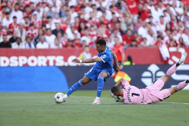 ESP LaLiga EA Sports Sevilla FC v Real Madrid Kylian Mbappe of Real Madrid and Odysseas Vlachodimos of Sevilla during LaLiga EA Sports, between Sevilla FC v Real Madrid played at Ramon Sanchez Pizjuan Stadium, Sevilla on May 17th, 2026 in Spain Sevilla Spain Football Copyright: xRafaelxRomanx xAgenciaxLOFx