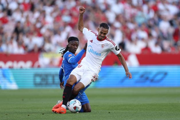 ESP LaLiga EA Sports Sevilla FC v Real Madrid Mohameth Djibril Ibrahima Sow of Sevilla and Nemanja Gudelj of Sevilla during LaLiga EA Sports, between Sevilla FC v Real Madrid played at Ramon Sanchez Pizjuan Stadium, Sevilla on May 17th, 2026 in Spain Sevilla Spain Football Copyright: xRafaelxRomanx xAgenciaxLOFx