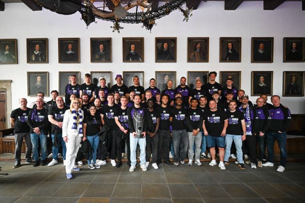 Champion celebration in the town hall after VfL Osnabrücks promotion on 17 05 2026 Mayor of Osnabrück Katharina welcomes the promoted and champion team MT