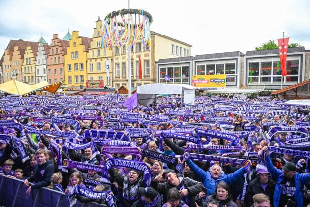 Championship celebration in the town hall after VfL Osnabrücks promotion on 17 05 2026 Fans on the town hall square MT