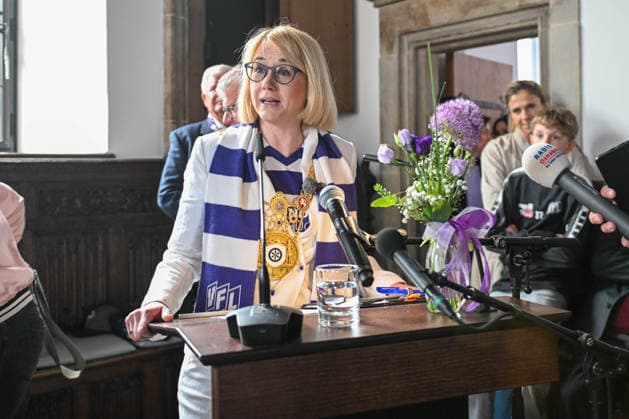 Champion celebration in the town hall after VfL Osnabrücks promotion on 17 05 2026 Mayor of Osnabrück Katharina Pötter Poetter welcomes the promoted and champion team MT