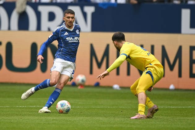 Dejan LJUBICIC GE vs Florin FLICK BS Action, Duel, Soccer 2 Bundesliga, Matchday 34, FC Schalke 04 GE Eintracht Braunschweig BS 1 0 on 17 05 2026 at Veltins Arena Gelsenkirchen Germany DFL regulations prohibit any use of photographs as image sequences and or quasi video Â