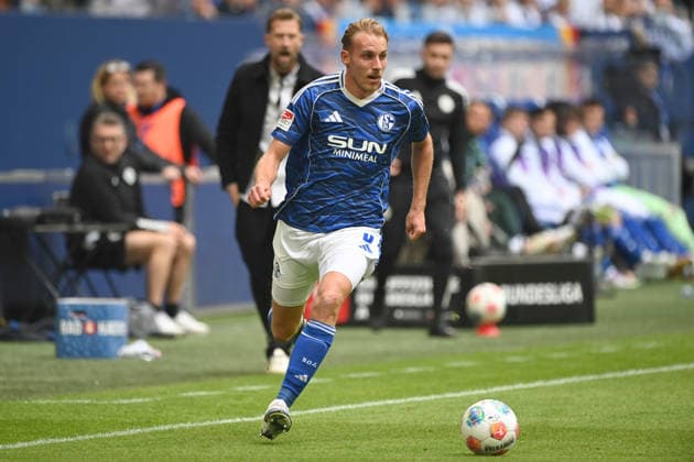 Timo BECKER GE Action, single action Football 2 Bundesliga, Matchday 34, FC Schalke 04 GE Eintracht Braunschweig BS 1 0 on 17 05 2026 at Veltins Arena Gelsenkirchen Germany DFL regulations prohibit any use of photographs as image sequences and or quasi video Â