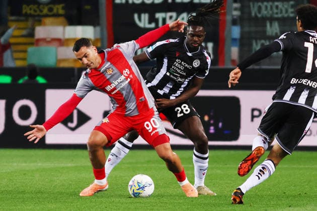 Cremonese s Federico Bonazzoli fights for the ball with Udinese s Oumar Solet during the Serie A soccer match between Udinese and Cremonese at the Bluenergy Stadium in Udine, north east Italy - Sunday, May 17,2026 - soccer  Copyright: xAndreaxBressanutti LaPressex
