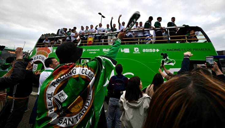 Racing Santander celebrates with its fans its promotion to the First Division Celebration of Racing Santanders promotion to the First Division of LaLiga, on May 17, 2026, in Santander, Cantabria Spain Players, coaching staff and management have toured the city aboard an open-top double-decker bus to share the promotion with thousands of fans 17 MAY 2026 RACING SANTANDER FUTBOL PRIMERA DIVISIÓN ASCENSO CANTABRIA LIGA Santander Cantabria Santander Cantabria Cantabria Spain  Copyright: xNachoxCuberox 7530492
