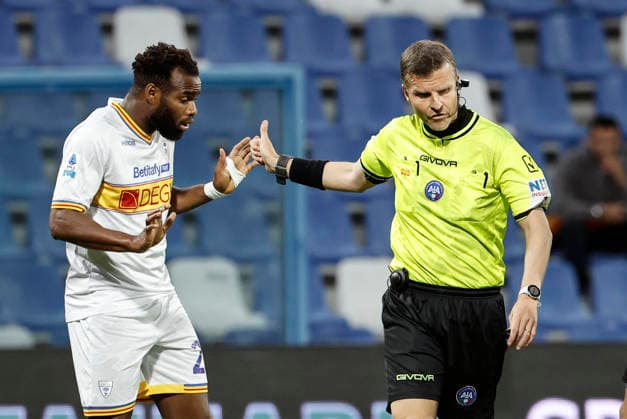 May 17, 2026, Reggio Emilia, REGGIO EMILIA: Referee Federico La Penna with Lecce s Lassana Coulibaly during the Italian Serie A soccer match US Sassuolo vs US Lecce at Mapei Stadium in Reggio Emilia, Italy, 17 May 2026. ANSA SERENA CAMPANINI. Soccer: Serie A; Sassuolo - Lecce  - ZUMAa110 20260517_zaf_a110_179 Copyright: xSerenaxCampaninix