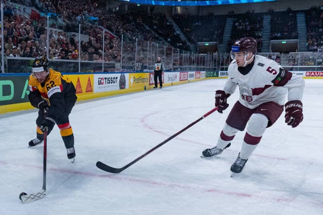 ZURICH, SWITZERLAND - MAY 17: Parker Tuomie (Germany, 62) in the battle for the puck with Artus Andzans (Latvia, 5) during the Preliminary Round - Group A Match 15 between Germany and Latvia at the IIHF Ice hockey, Eishockey World Championship, WM, Weltmeisterschaft 2026, Swiss Life Arena on May 17, 2026 in Zurich, Switzerland. Zurich Switzerland Copyright: xTimoxSteinx