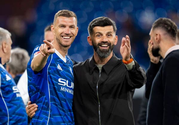 Edin Dzeko FC Schalke 04, 10 and Miron Muslic FC Schalke 04, Trainer, Coach FC Schalke 04 Eintracht Braunschweig, 2 Bundesliga, 34 Matchday, Veltins Arena Gelsenkirchen, Season 2025 2026, 17 05 2026 DFB regulations prohibit any use of photographs as image sequences and or quasi video Copyright: HMBxMedia xMarcoxBader