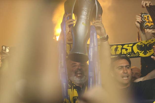SuperLeague Trophy Ceremony - Players of AEK celebrate with the SuperLeague trophy during the trophy ceremony of the greek championship held at AEK Arena in Athens, Greece, 17 May 2026. IMAGO ONE INCH PRODUCTIONS ATHENS Greece Copyright: xOnexInchxProductionsx 6975158