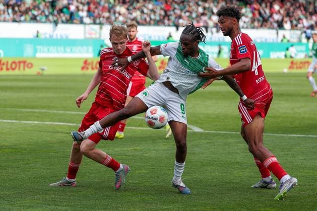 Action between Tim Breithaupt 6 Fortuna Duesseldorf , Noel Futkeu 9 Spvgg Greuther Fuerth and Elias Egouli 44 Fortuna Duesseldorf , SpVgg Greuther Fuerth vs Fortuna Duesseldorf, Football, Men, 2 Bundesliga, DFL, Saison 2025 2026, 34 Spieltag, Rueckrunde, 17 05 2026 DFB regulations prohibit any use of photographs as image sequences and or quasi video Fuerth Bayern Germany Copyright: xkolbert-press MartinxAgüerax
