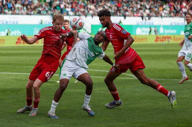 Action between Tim Breithaupt 6 Fortuna Duesseldorf , Noel Futkeu 9 Spvgg Greuther Fuerth and Elias Egouli 44 Fortuna Duesseldorf , SpVgg Greuther Fuerth vs Fortuna Duesseldorf, Football, Men, 2 Bundesliga, DFL, Saison 2025 2026, 34 Spieltag, Rueckrunde, 17 05 2026 DFB regulations prohibit any use of photographs as image sequences and or quasi video Fuerth Bayern Germany Copyright: xkolbert-press MartinxAgüerax